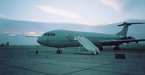 VC10 in Santiago, mug on top of steps!!